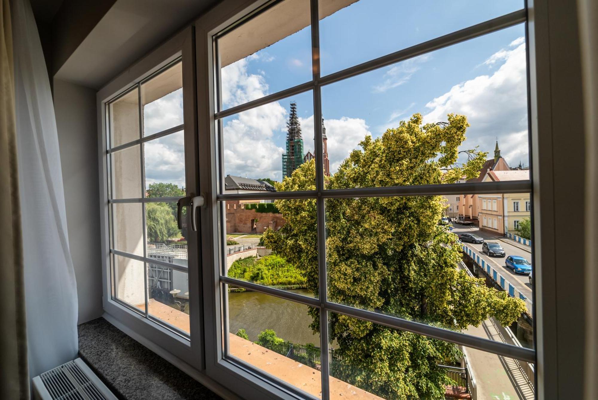 Hotel Piast Opole Buitenkant foto
