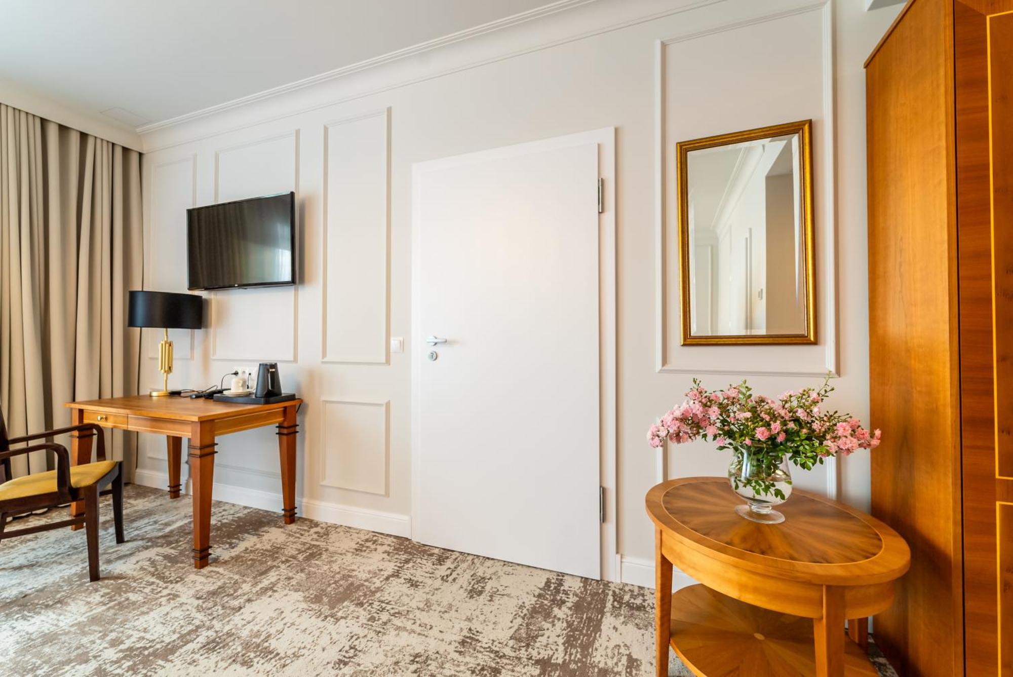 Hotel Piast Opole Buitenkant foto