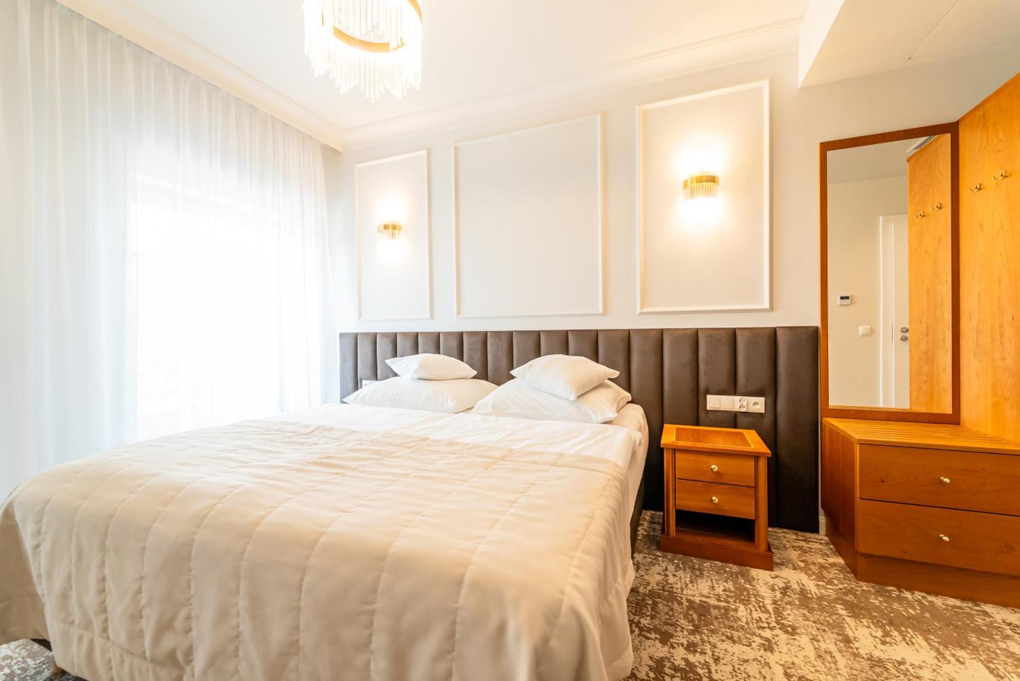 Hotel Piast Opole Buitenkant foto
