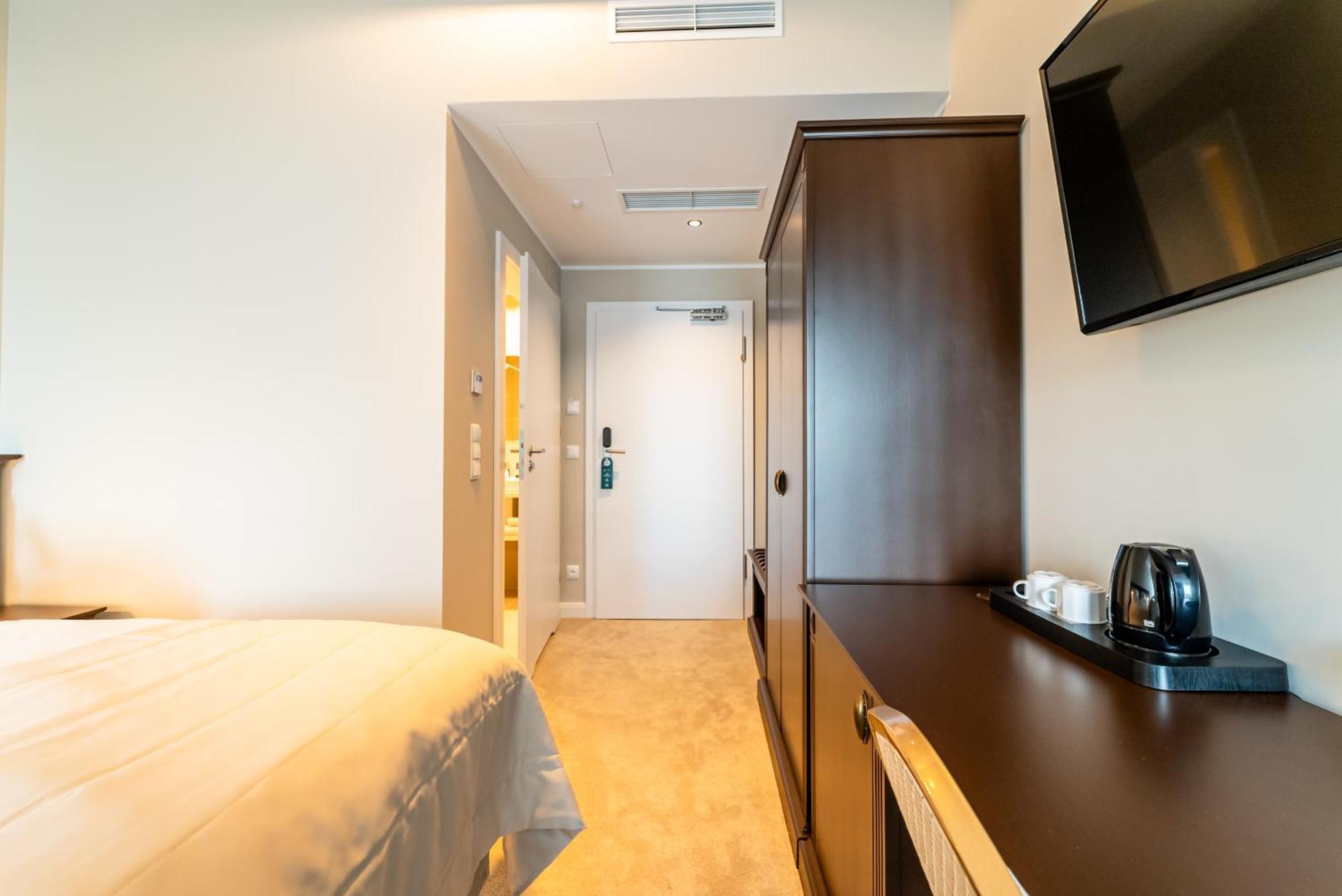 Hotel Piast Opole Buitenkant foto