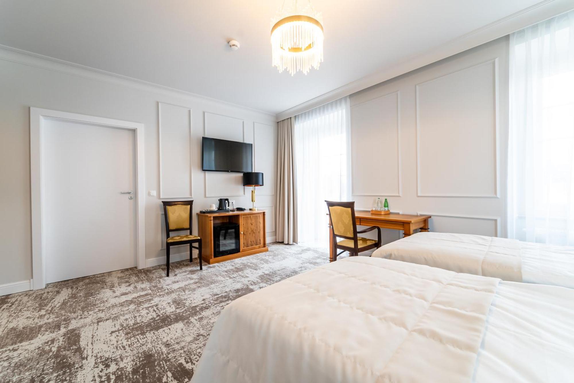 Hotel Piast Opole Buitenkant foto