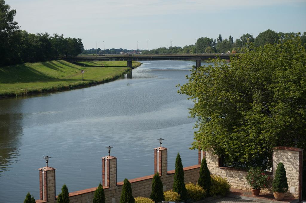 Hotel Piast Opole Buitenkant foto